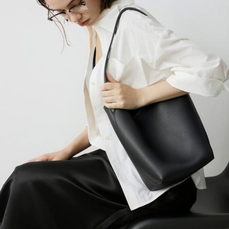 Designer Bucket Bag Classic Shoulder Bag in Leather Black